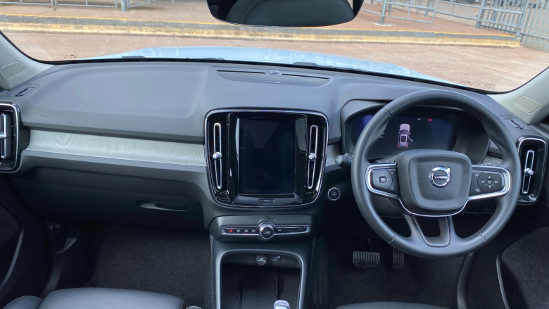 Volvo XC40 2.0 B4P Ultra Dark 5dr Auto Petrol Estate